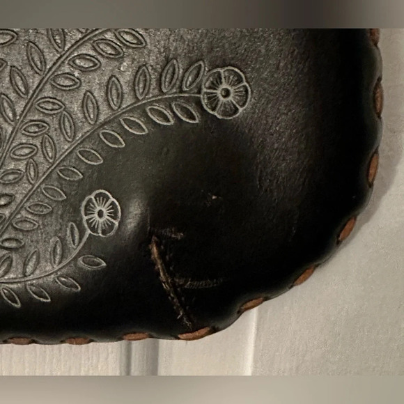 Vintage Roxy Black Leather Purse with Flower Design - Picture 3 of 7